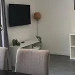 Apartamento *central Lakeside Apt*swimming Pool & Free Parking